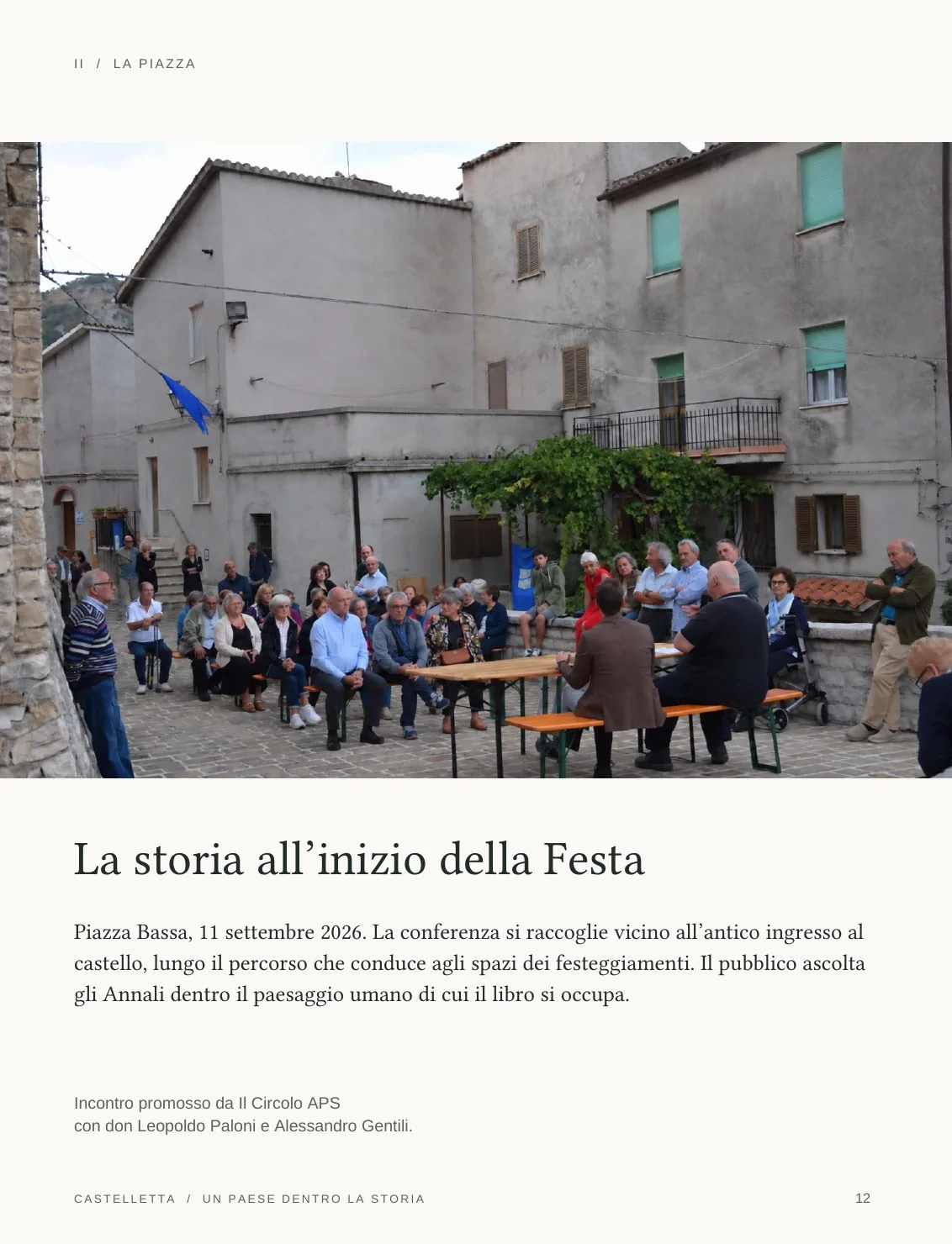 Tavola del dossier con la conferenza di apertura nella Piazza Bassa di Castelletta